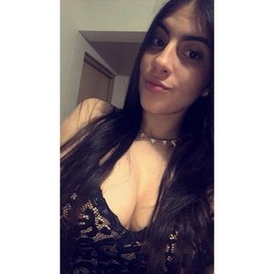 Meet your Posher, Andrea mariee